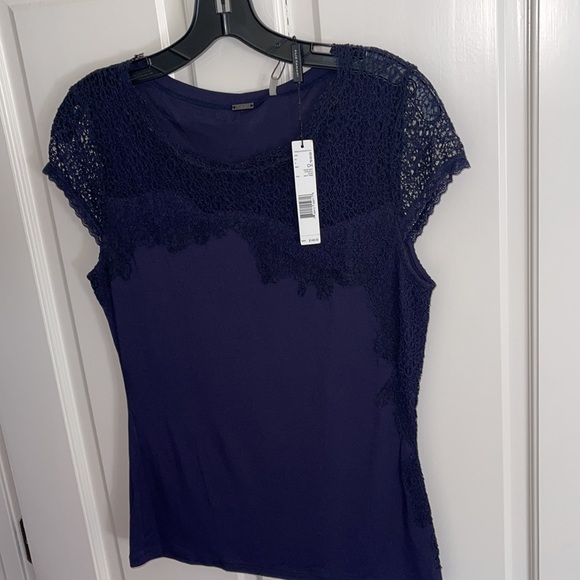 NWT Elie Tahari Navy Davis Knit cap sleeved Top with lace detail - Picture 2 of 6